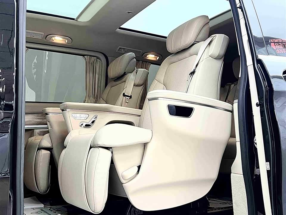 Mercedes-Benz V-class