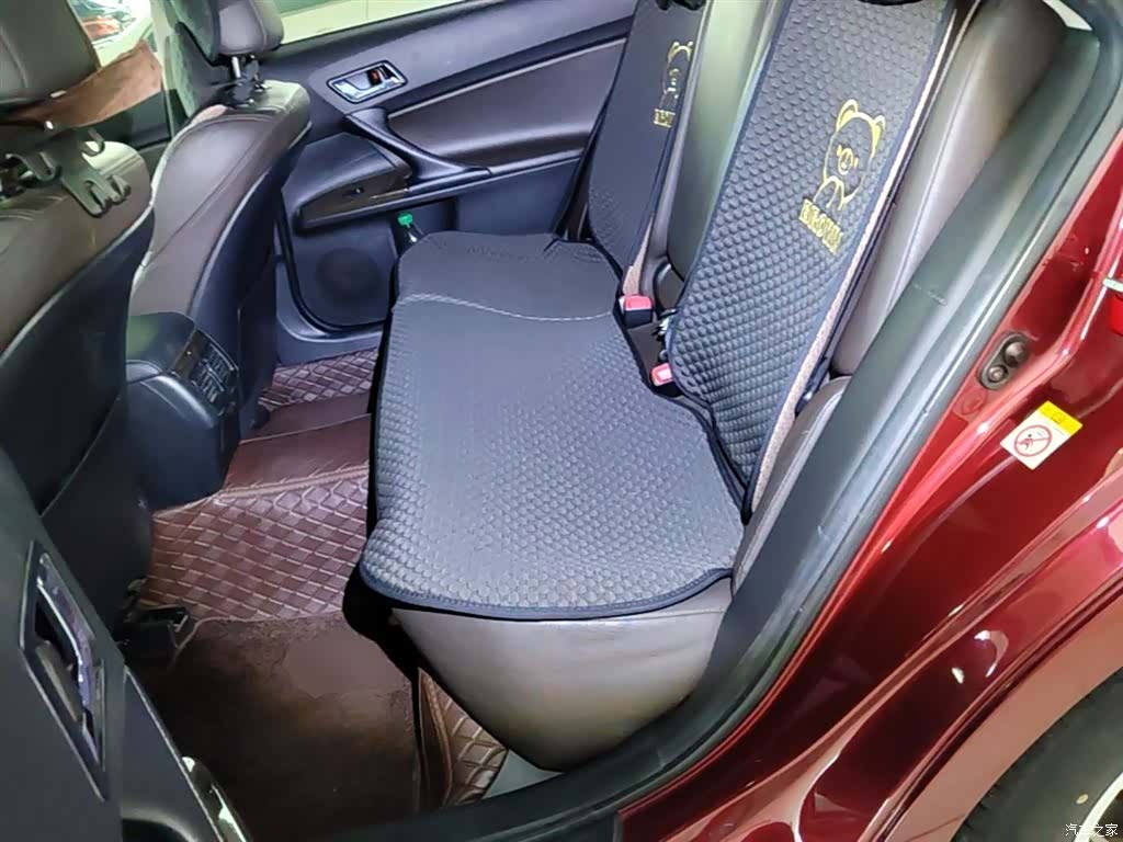 Toyota 2.5V, 2015 13