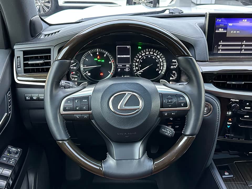Lexus LX