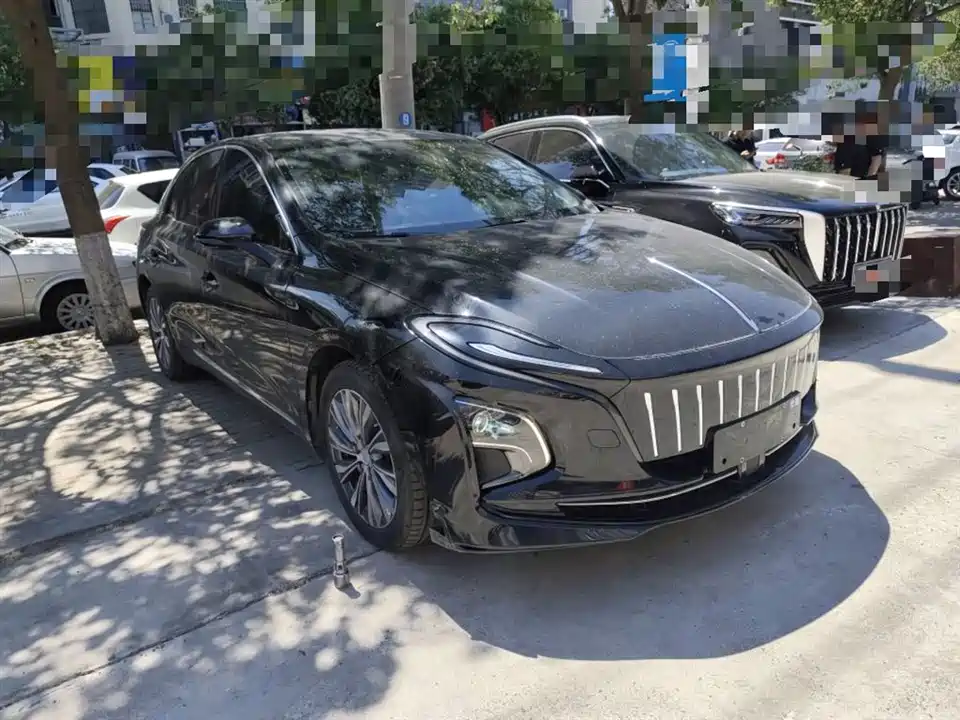 Hongqi E-QM5