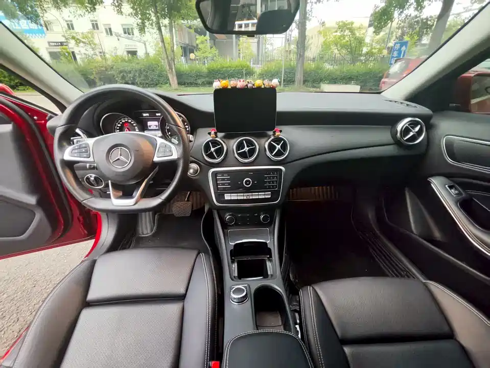 Mercedes-Benz GLA Mercedes-Benz GLA