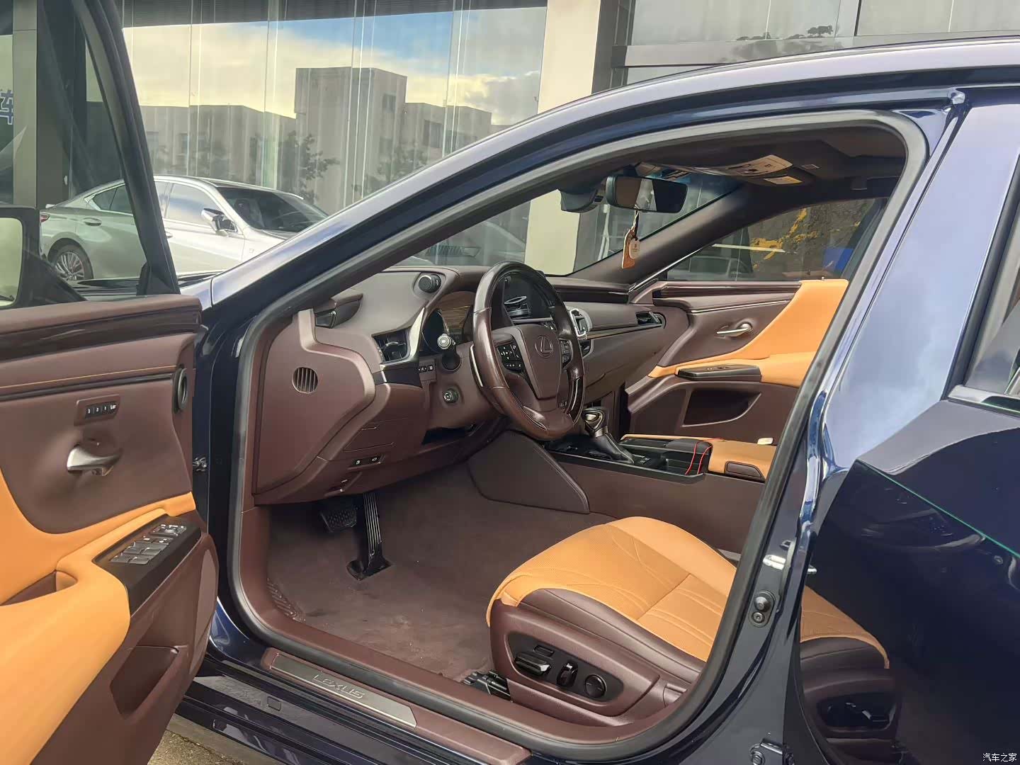 Lexus ES, 2021 4