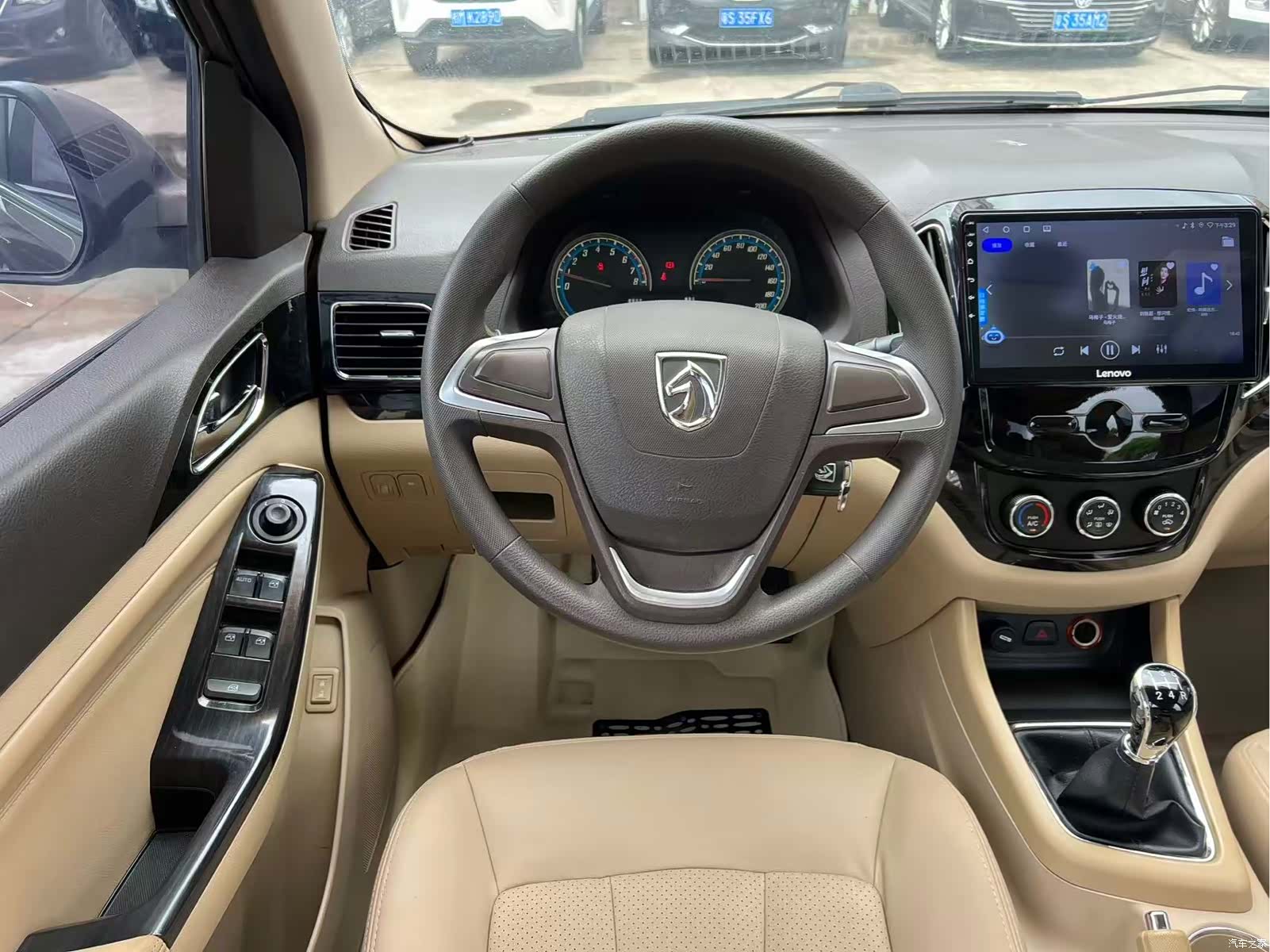 Wuling 730, 2015 10