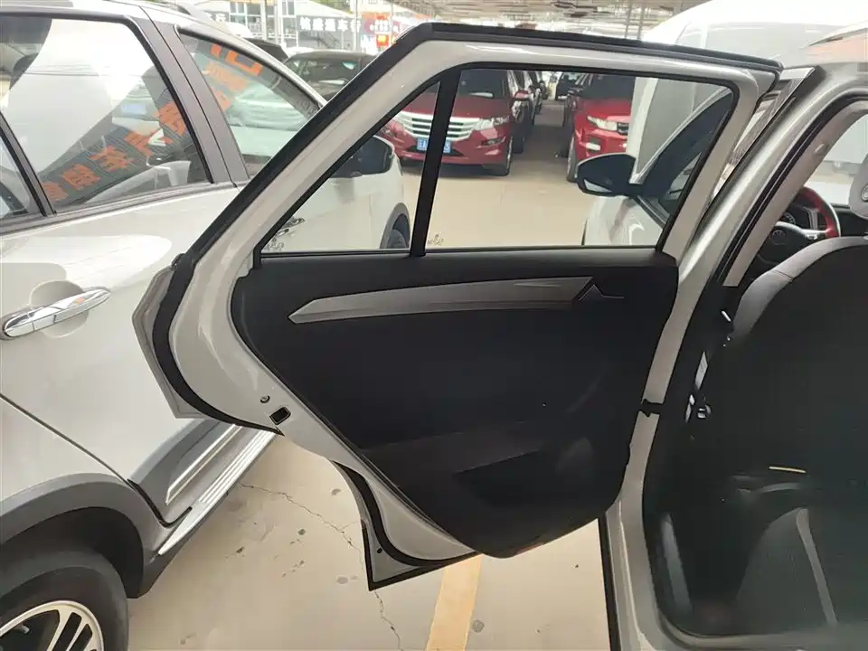 Volkswagen T-ROC exploring Songs