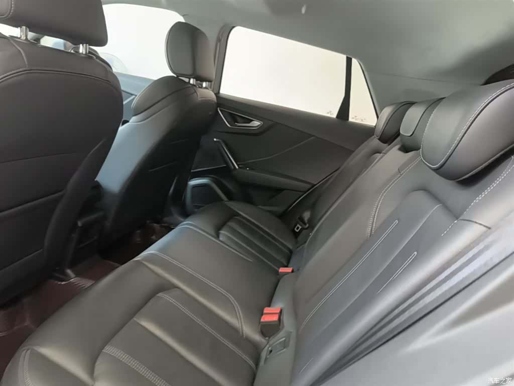 Audi Q2L, 2023 17