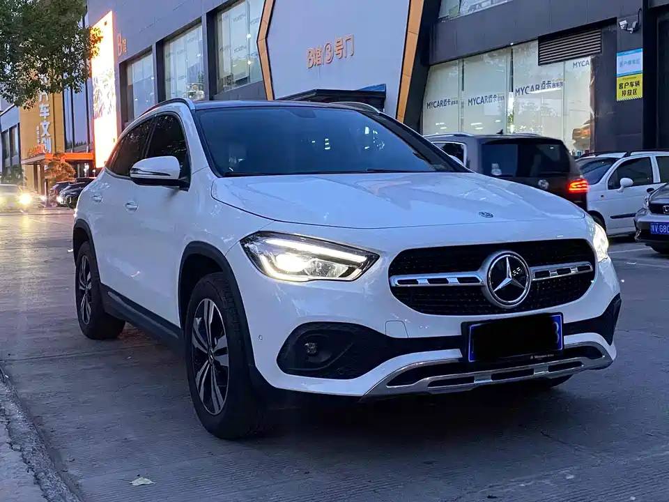 Mercedes-Benz GLA Mercedes-Benz GLA