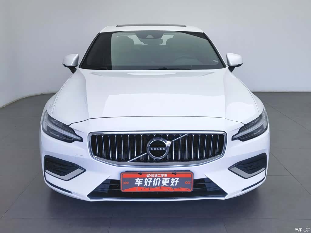 Volvo S60, 2022 3