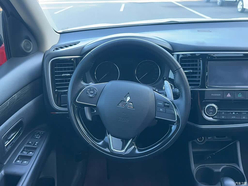Mitsubishi Outlander, 2015 7