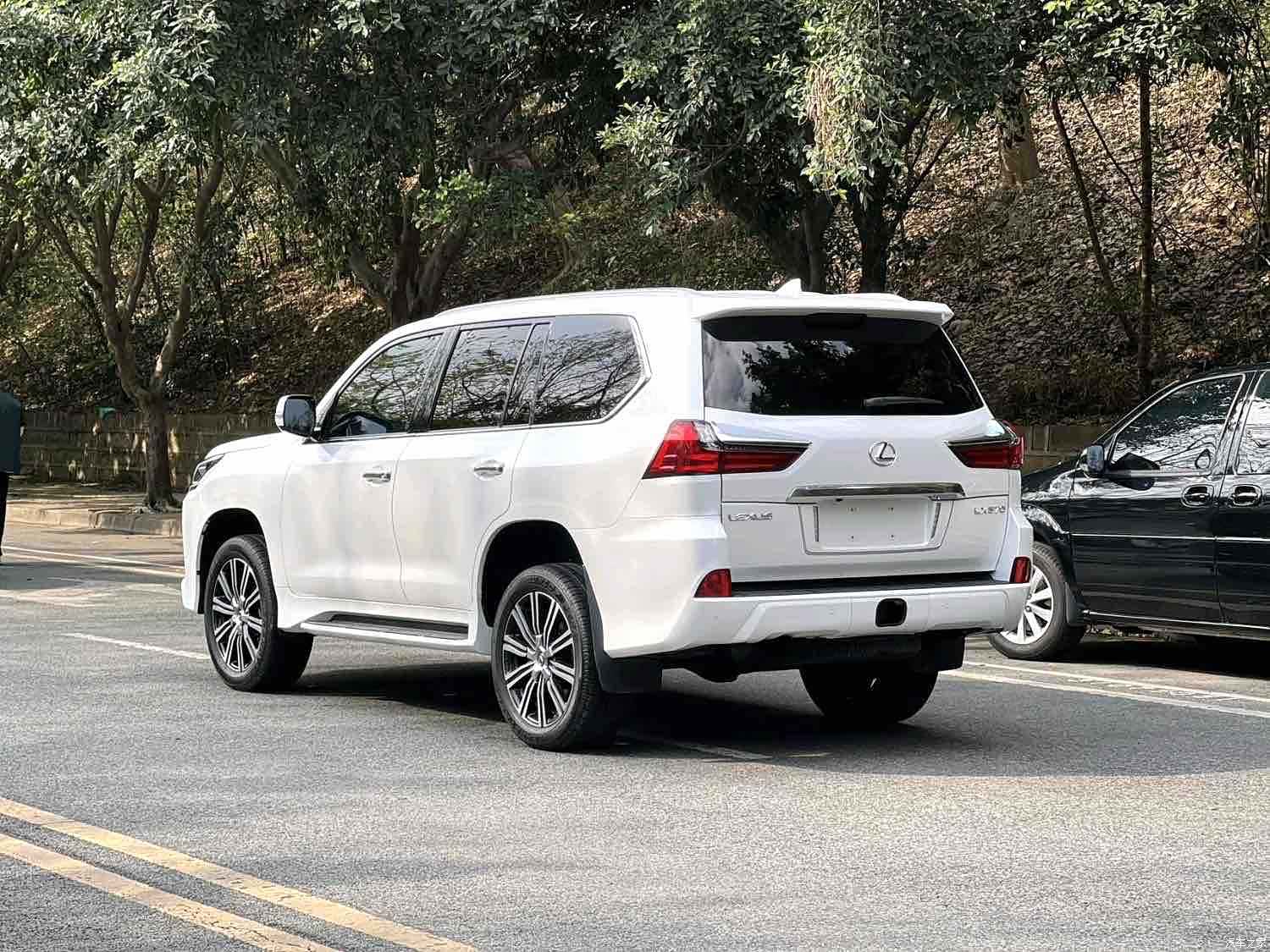 Lexus LX, 2019 4