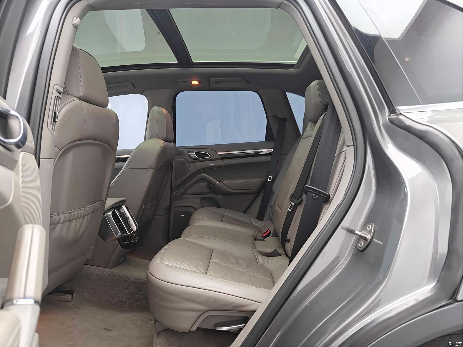 Porsche Cayenne, 2011 11