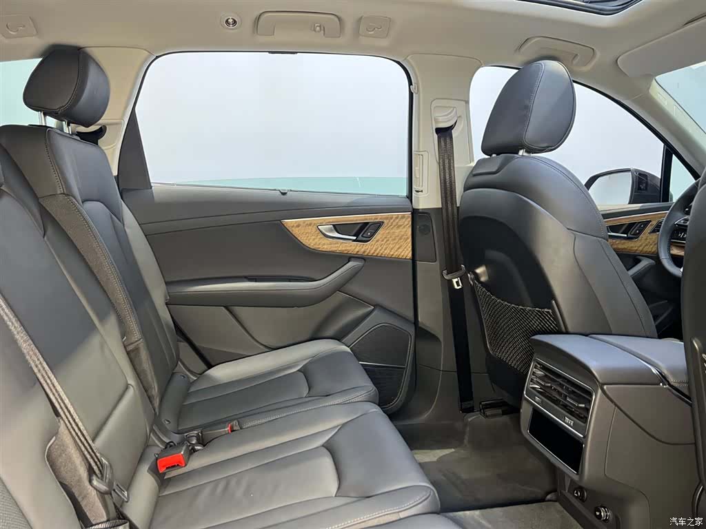 Audi Q7, 2024 8