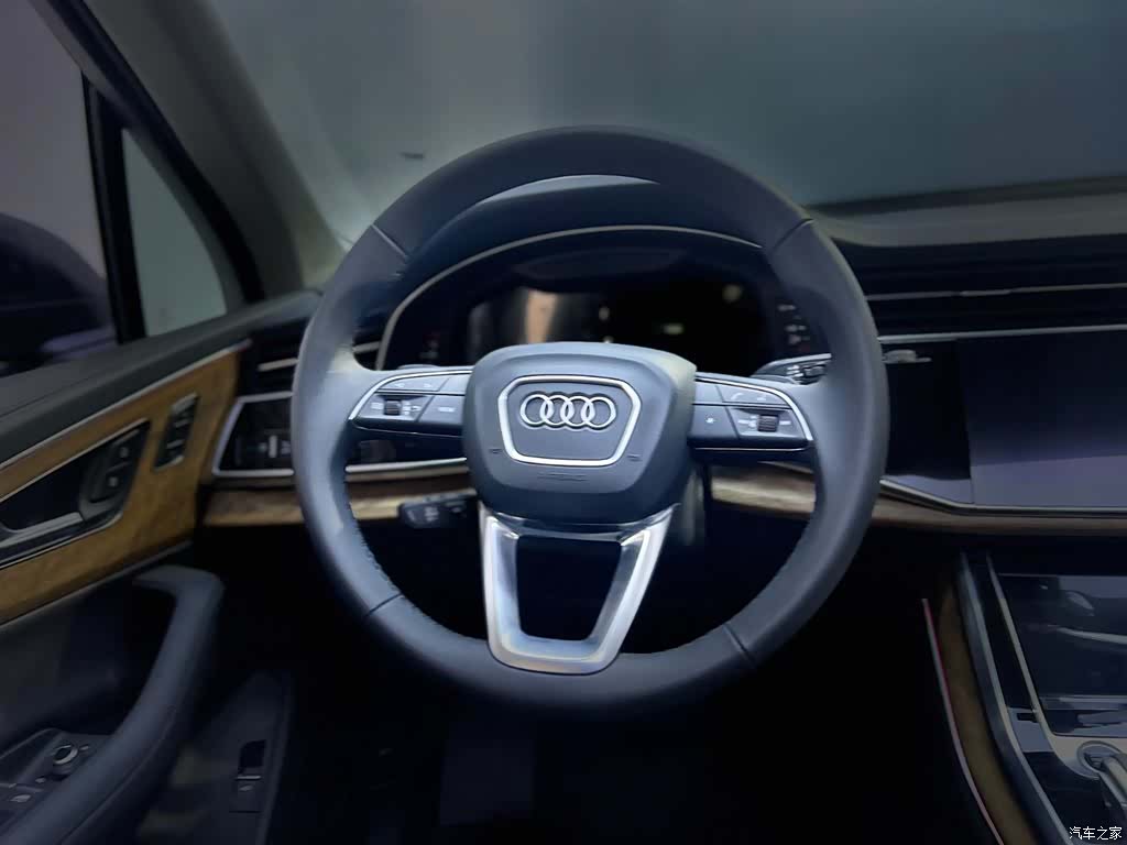 Audi Q7, 2024 12