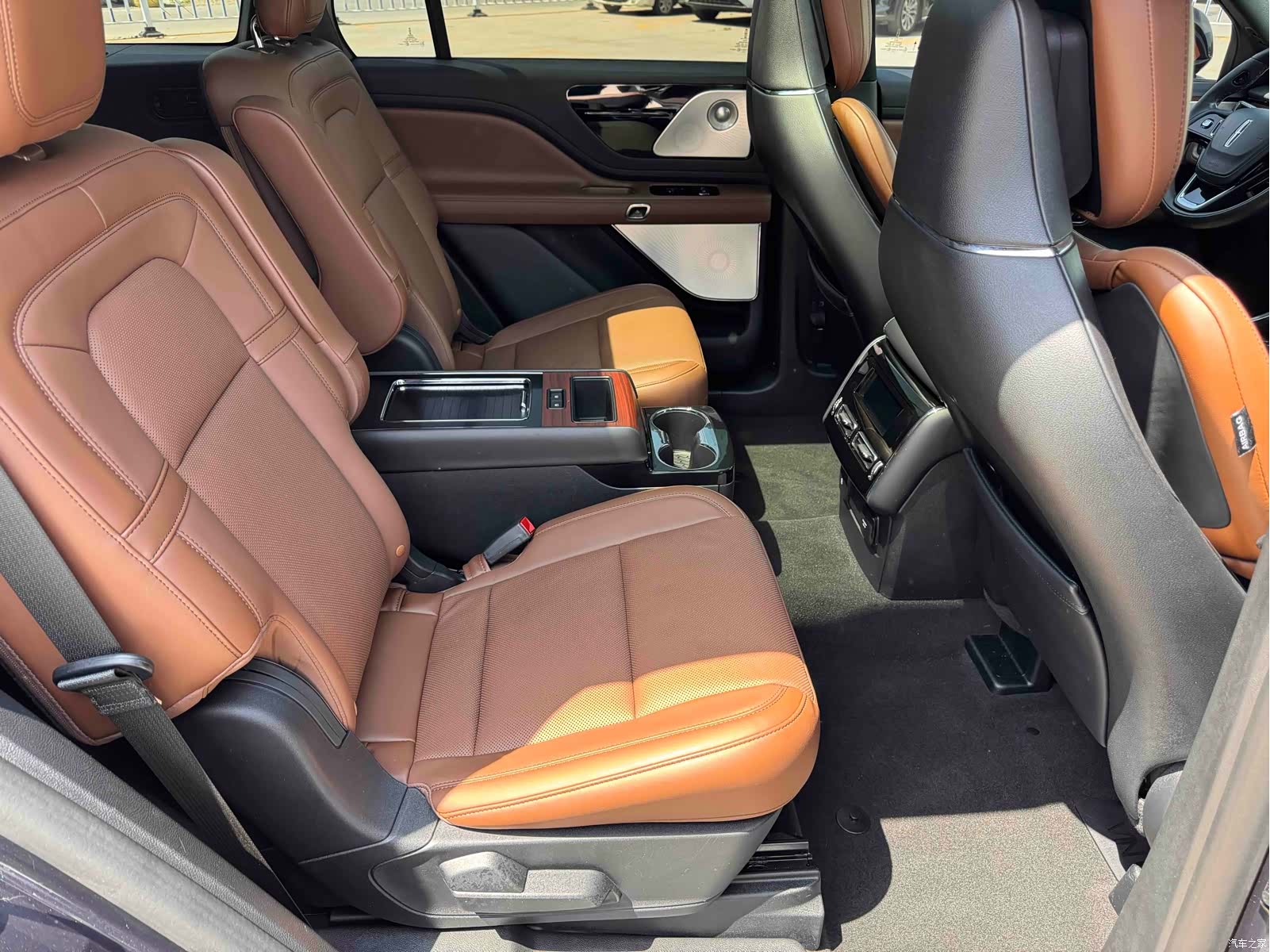 Lincoln Aviator, 2021 10