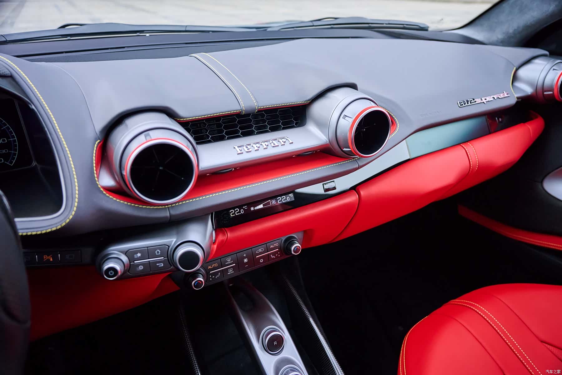 Ferrari 812, 2019 16