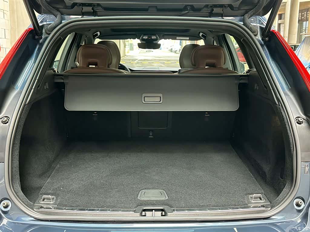 Volvo XC60, 2025 8