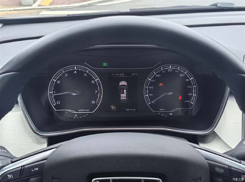 Geely Coolray, 2023 12