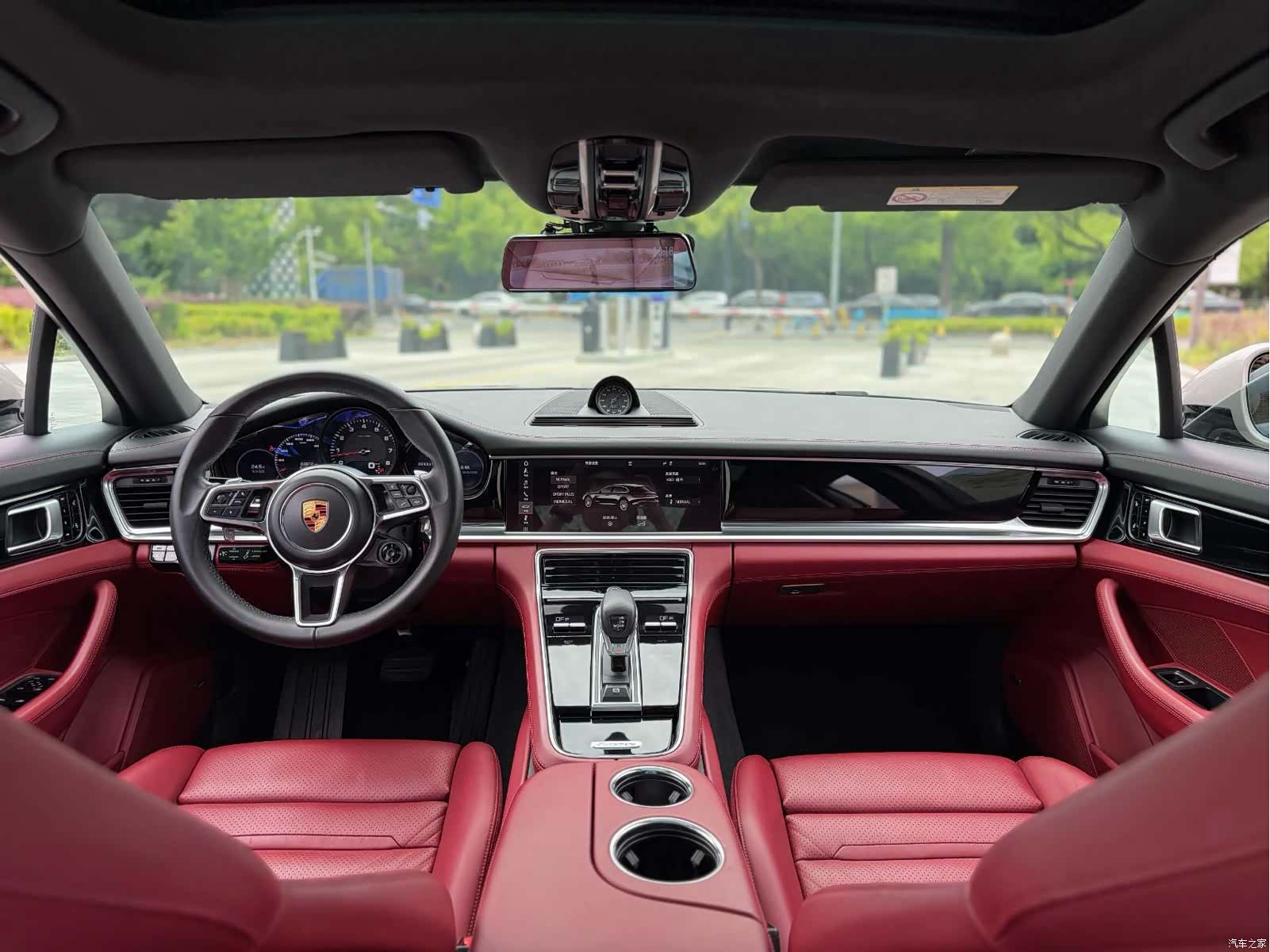 Porsche Panamera, 2018 все фото
