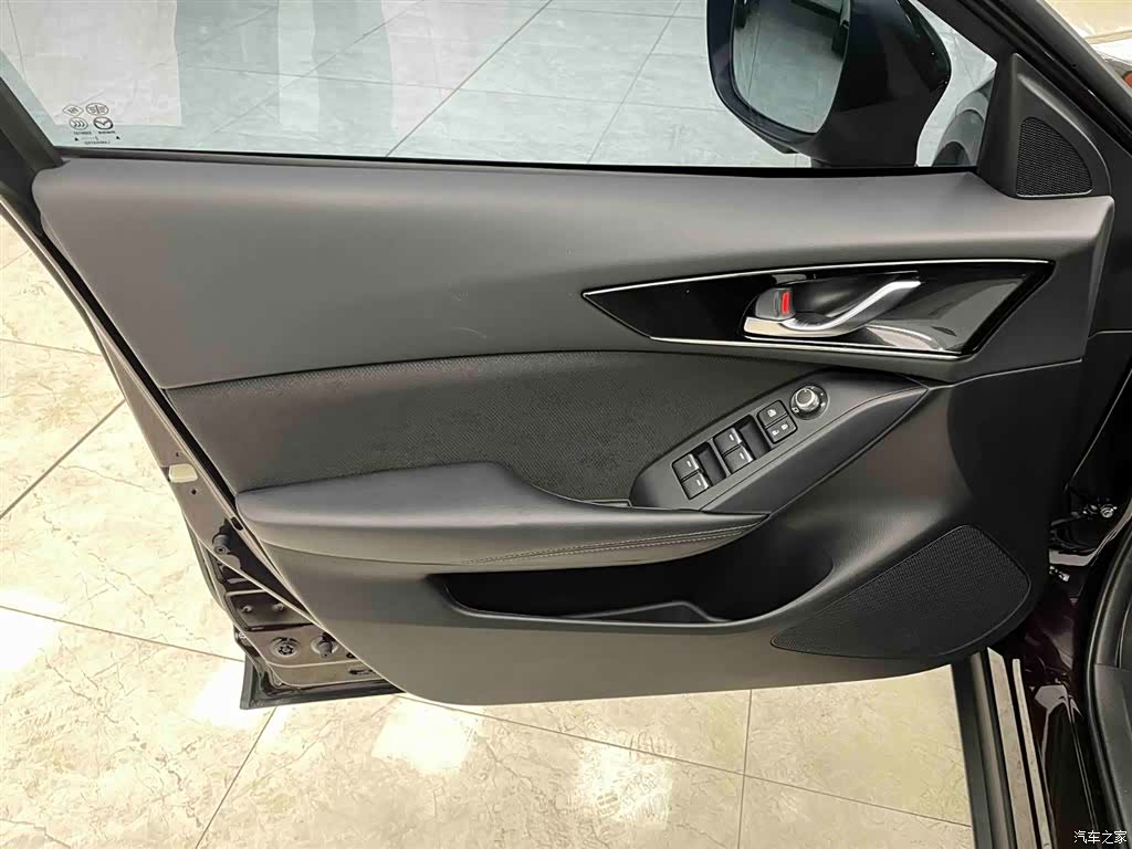 Mazda CX-4, 2023 10