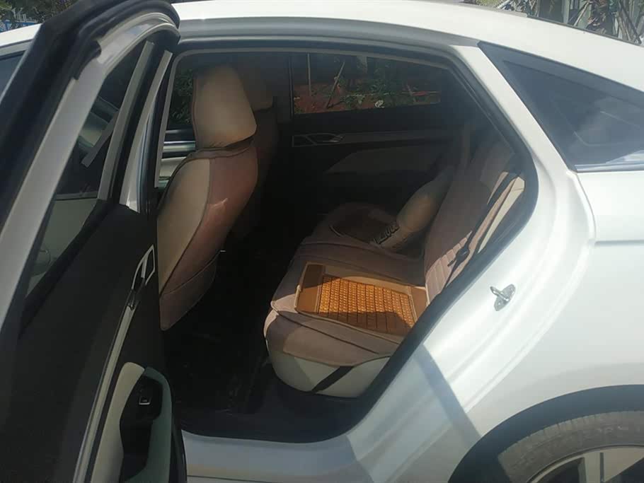 Geely Emgrand L HiP Geely Emgrand L HiP