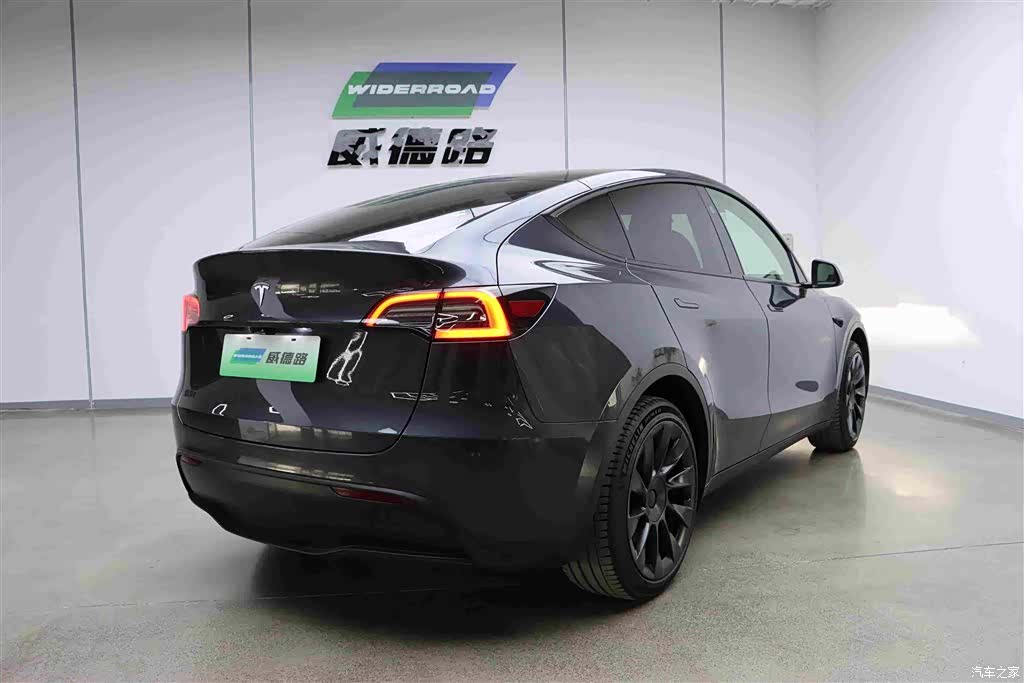 Tesla Model Y, 2024 4