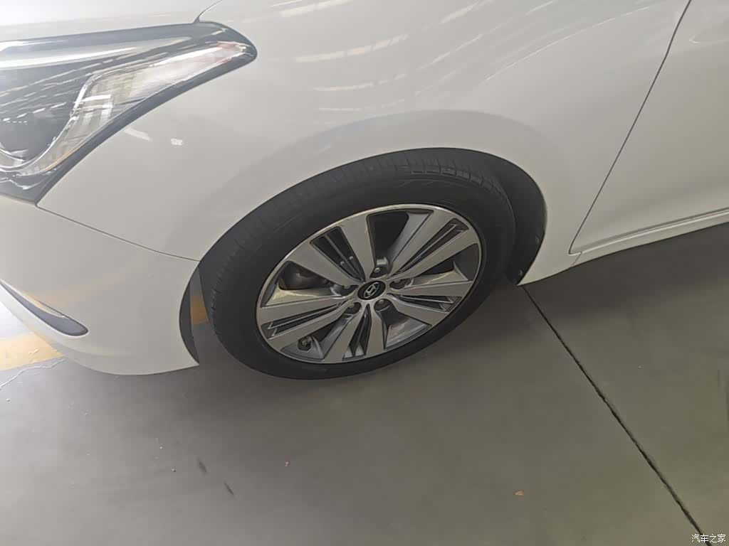Hyundai DLX, 2014 23