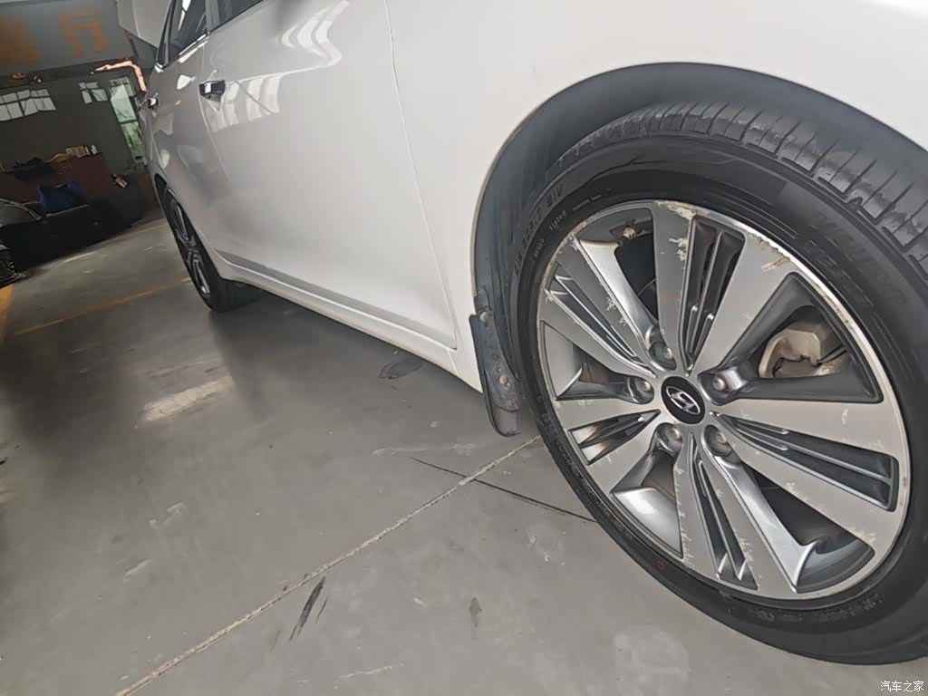 Hyundai DLX, 2014 21