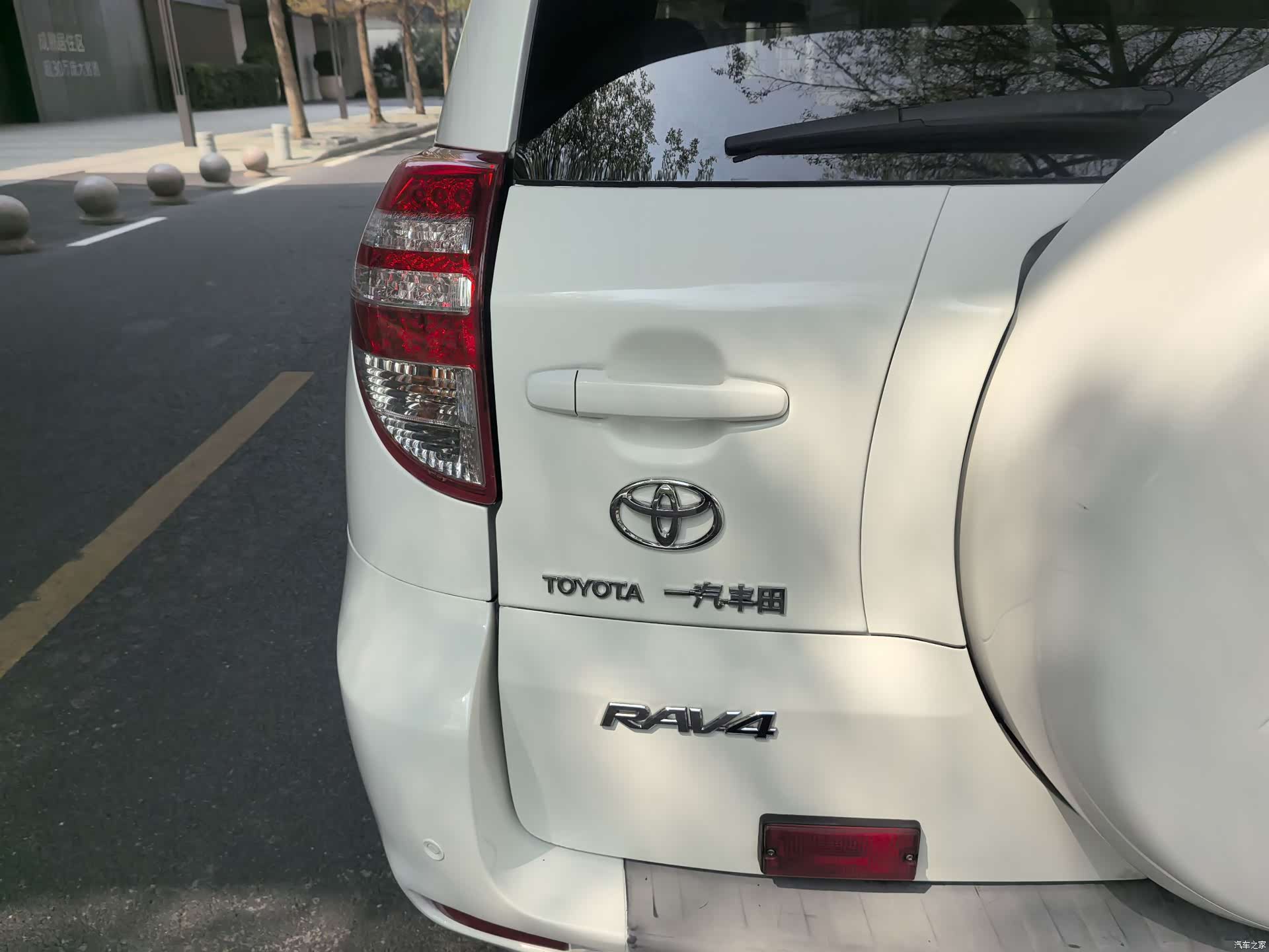 Toyota RAV4, 2011 8