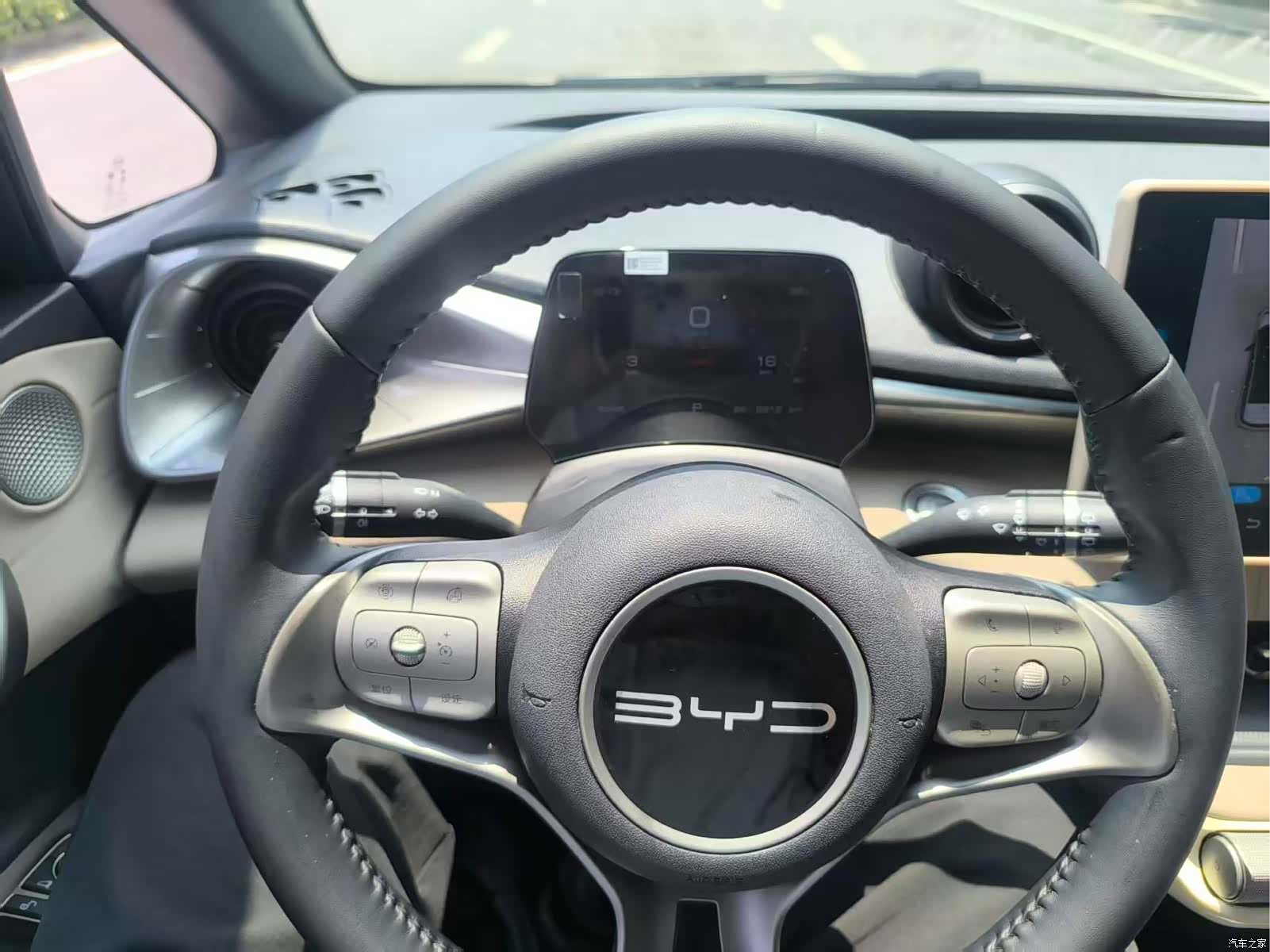 BYD Dolphin, 2023 все фото