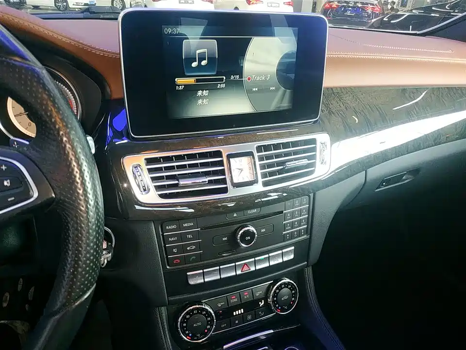 Mercedes-Benz CLS Mercedes-Benz CLS