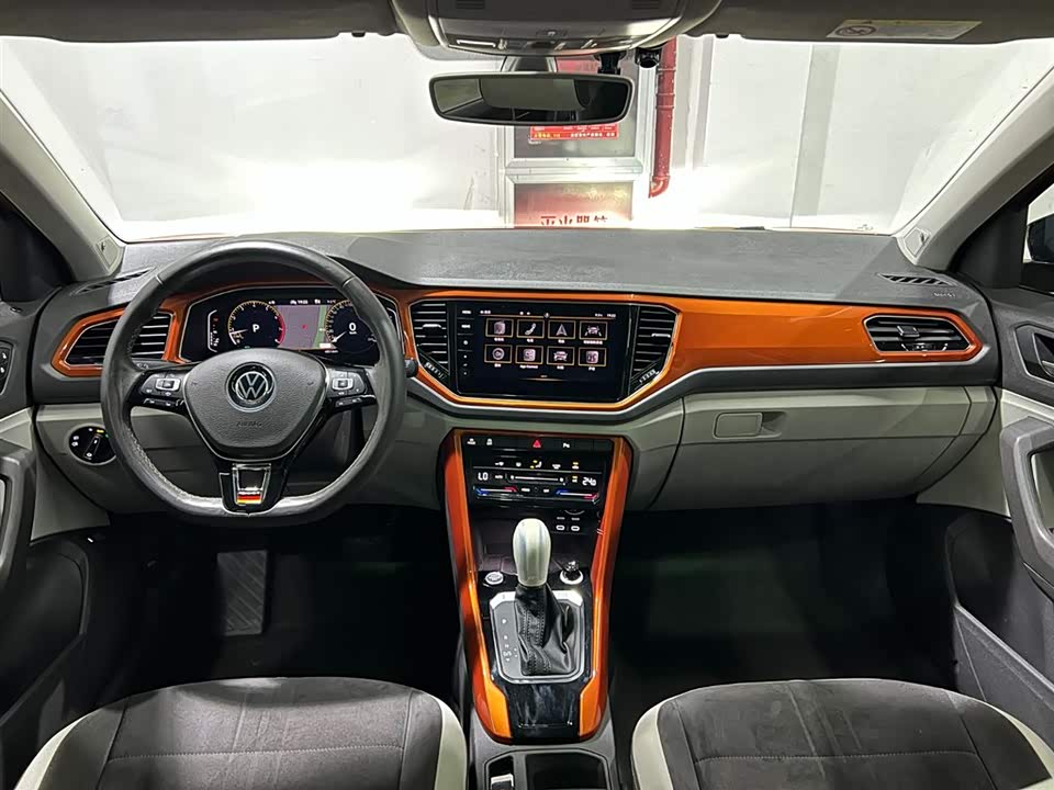 Volkswagen T-ROC exploring Songs