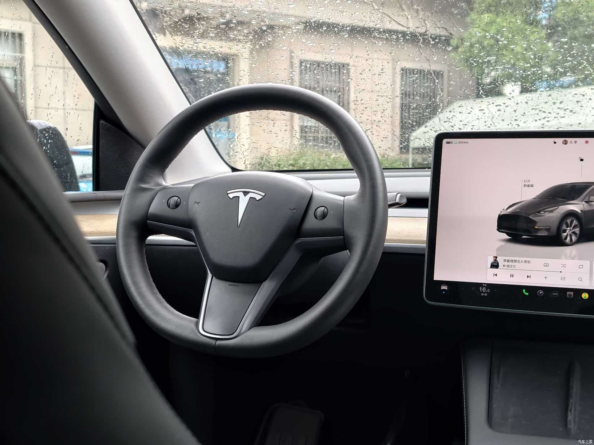 Tesla Model Y, 2023 17