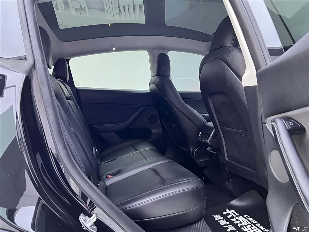 Tesla Model Y, 2023 18