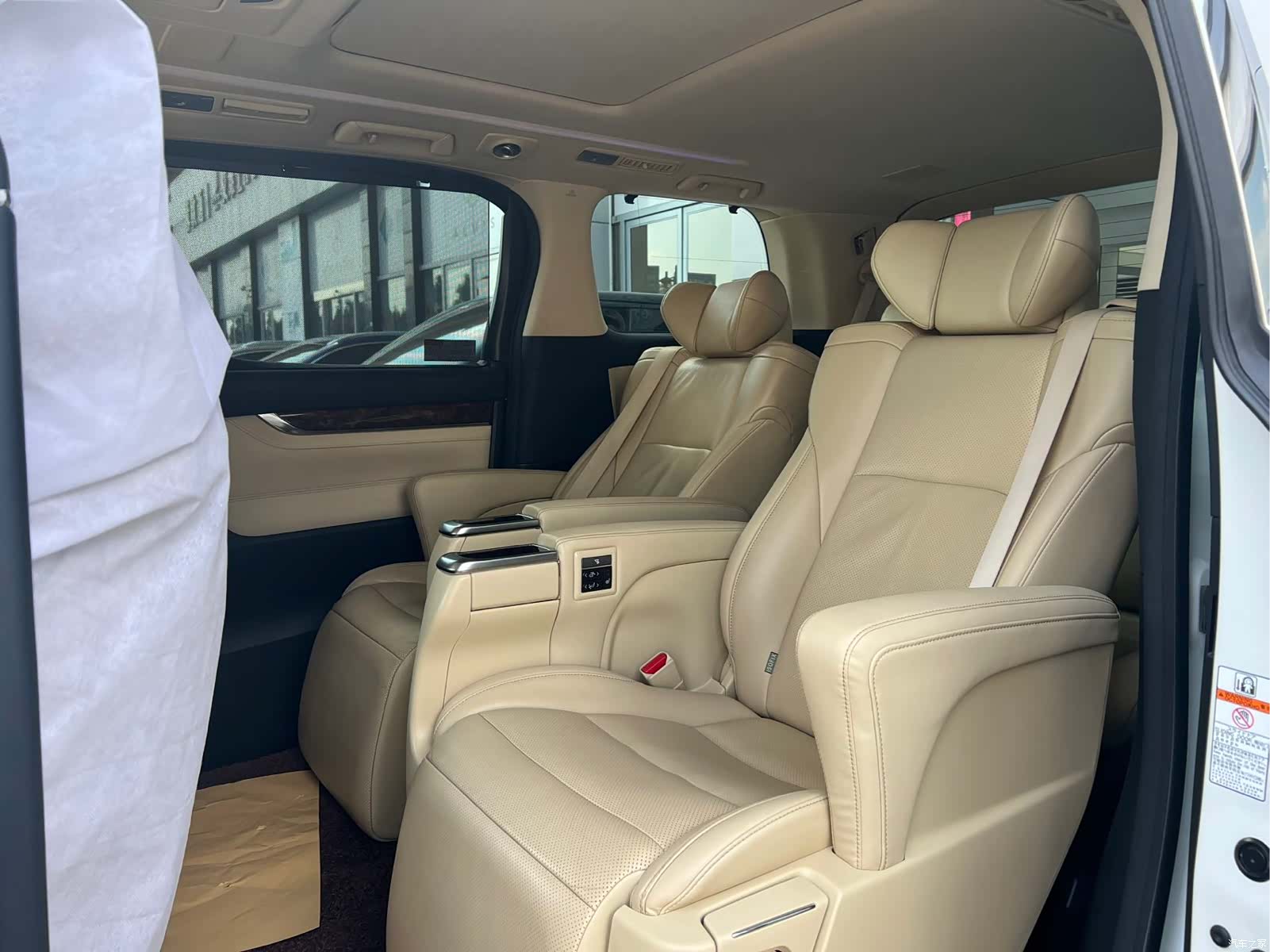 Toyota Alphard, 2019 12
