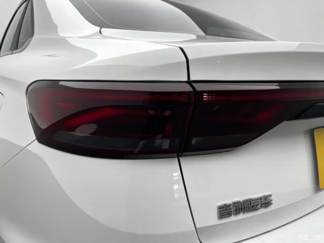 Geely Emgrand, 2023 16