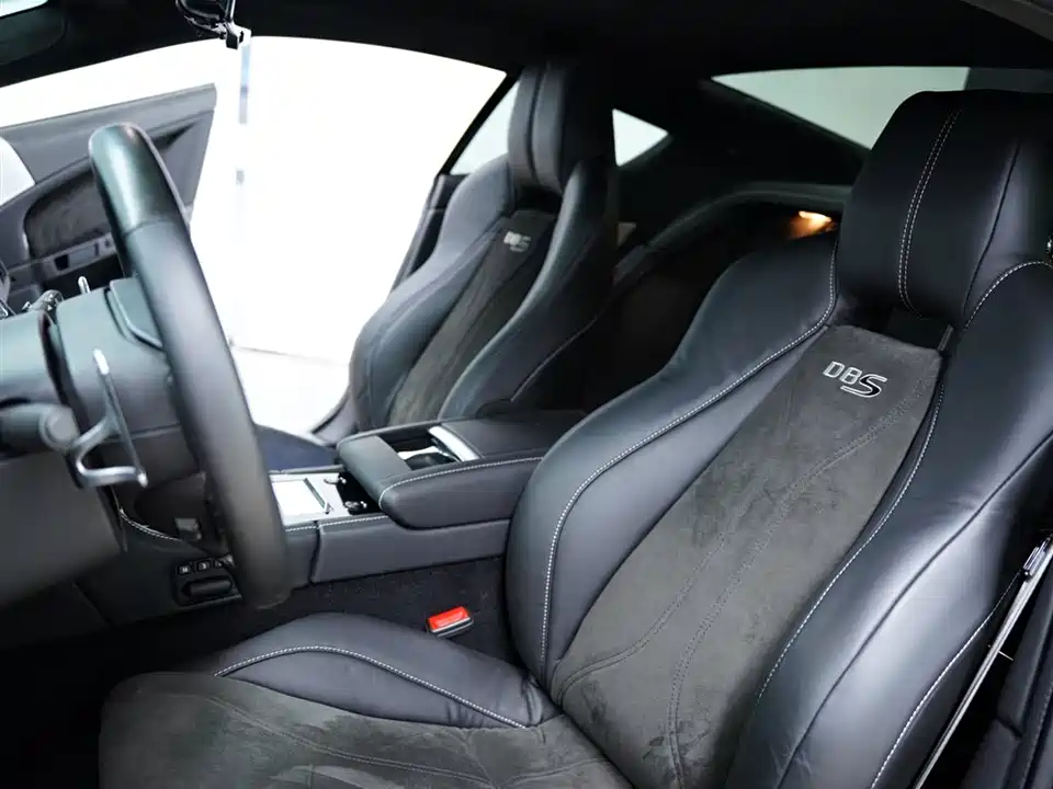 Aston Martin DBS Aston Martin DBS