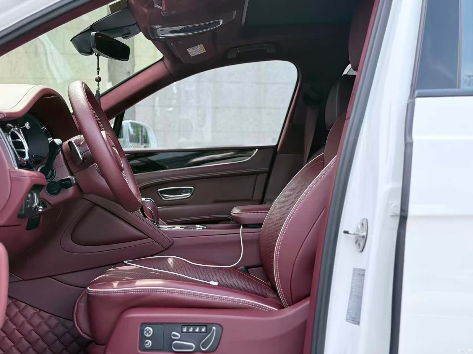 Bentley Bentayga, 2022 8
