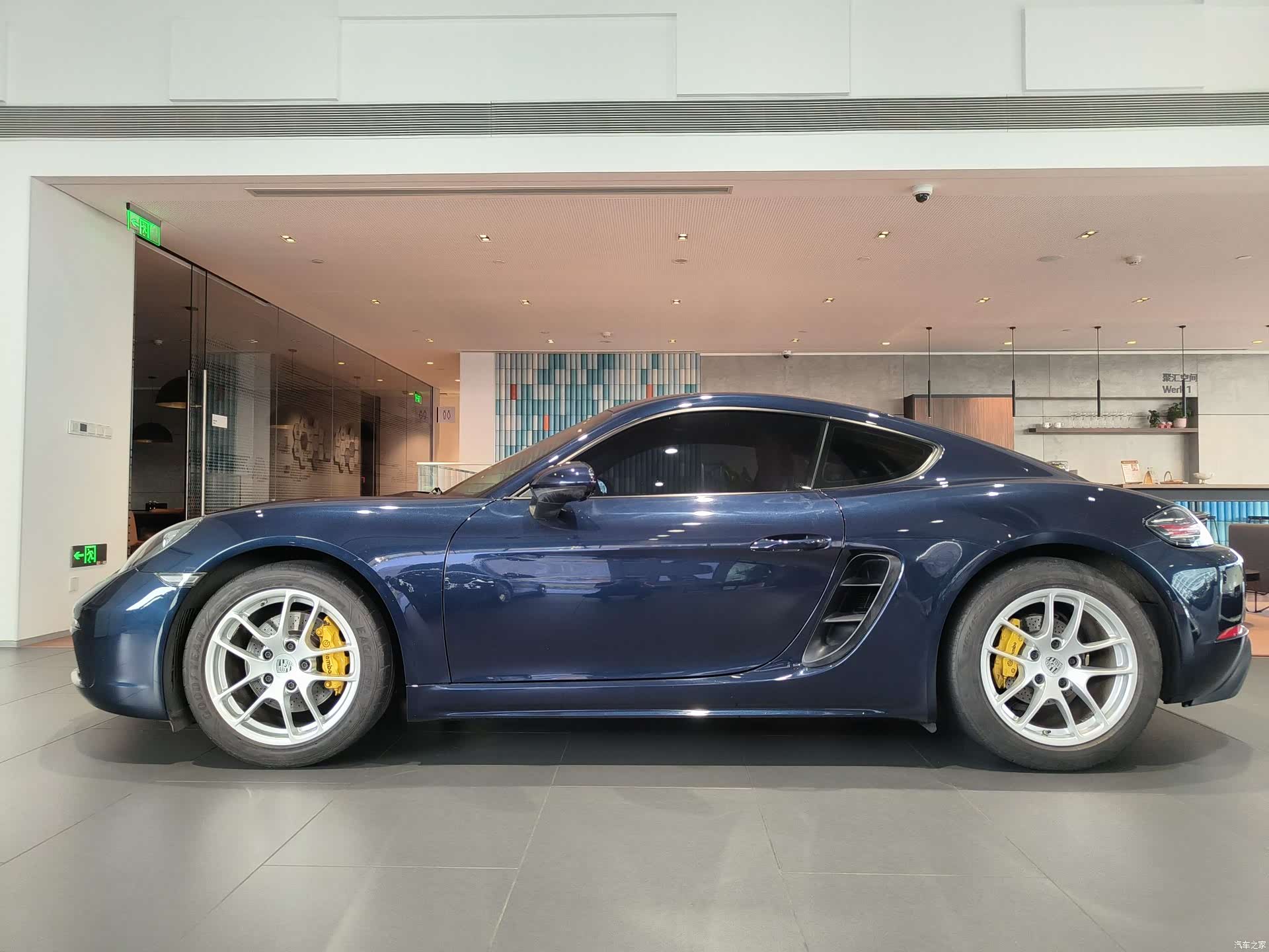 Porsche Cayman, 2017 11