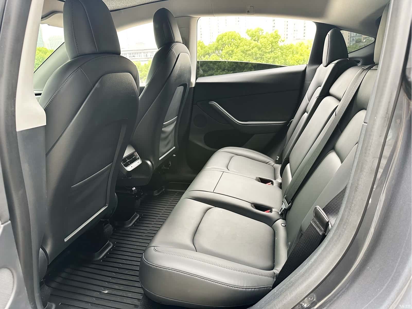 Tesla Model Y, 2021 15