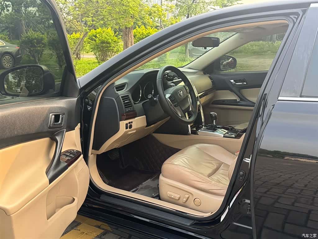 Toyota 2.5V, 2011 4
