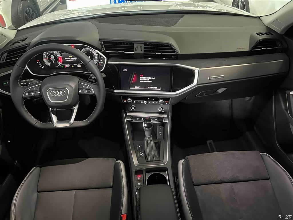 Audi Q3, 2022 2