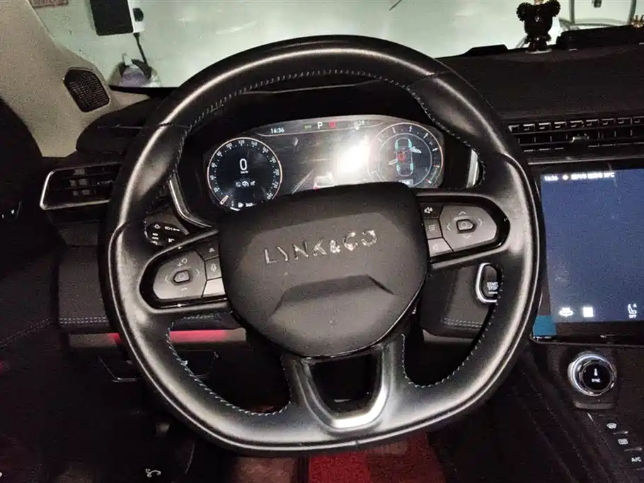 Lynk & Co 05