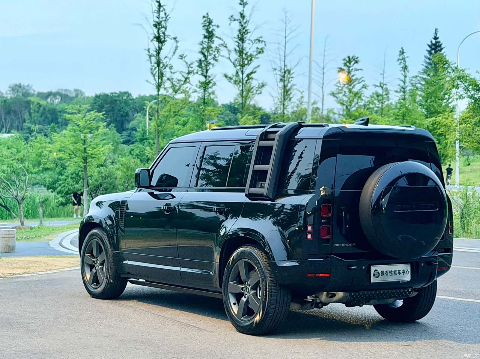 Land Rover Defender, 2025 4