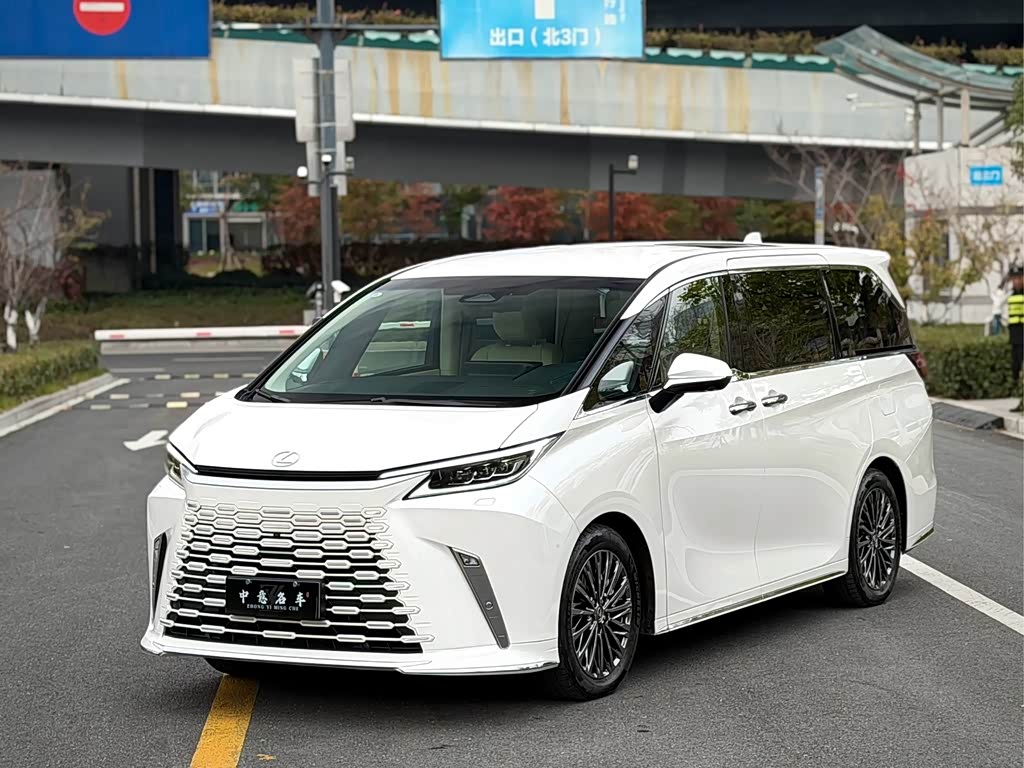 Lexus LM