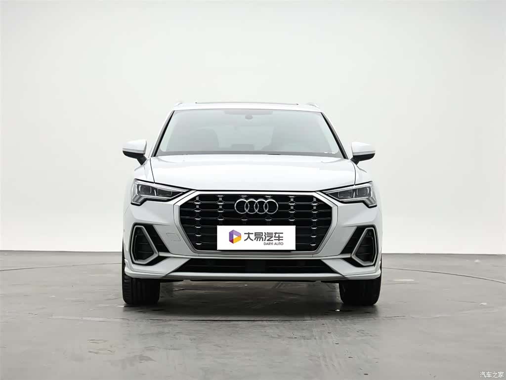 Audi Q3, 2022 2