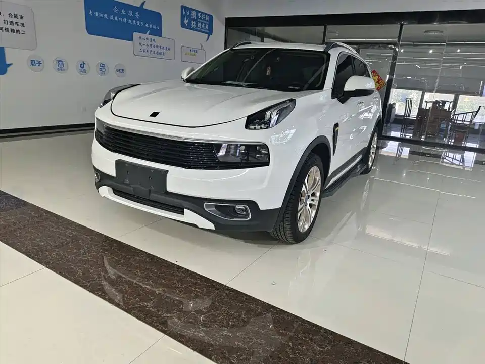 Lynk & Co 01