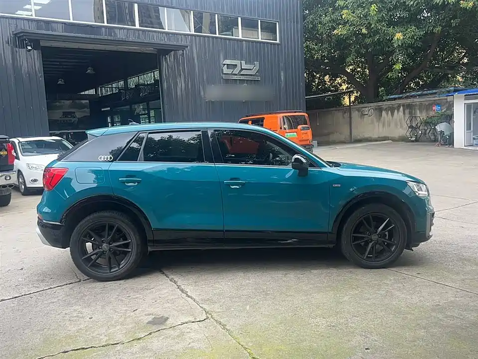 Audi Q2L