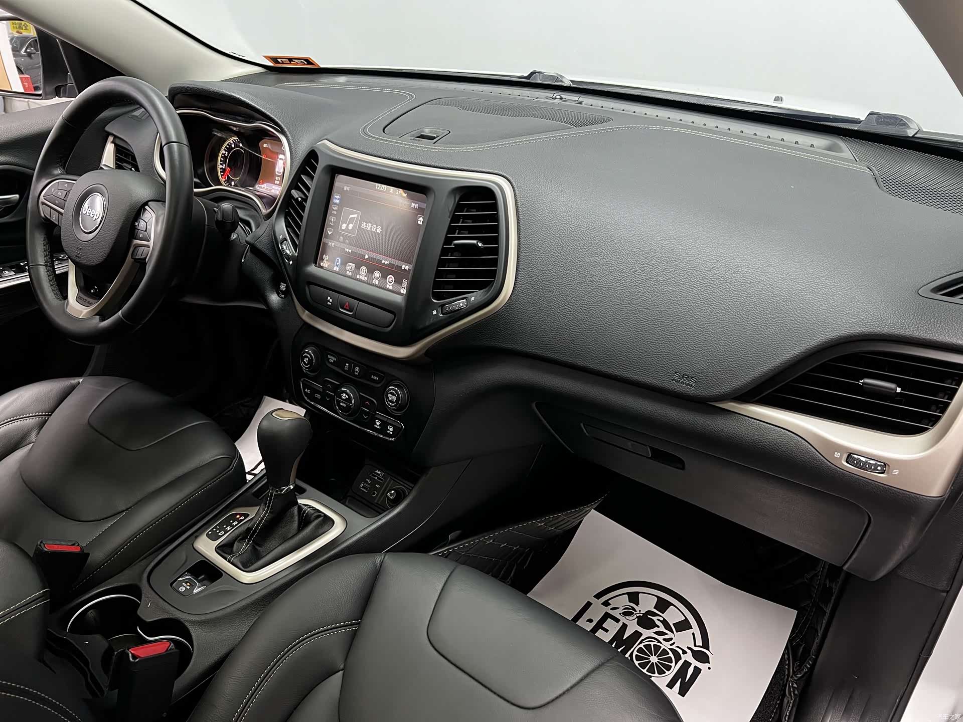 Jeep Cherokee, 2018 42