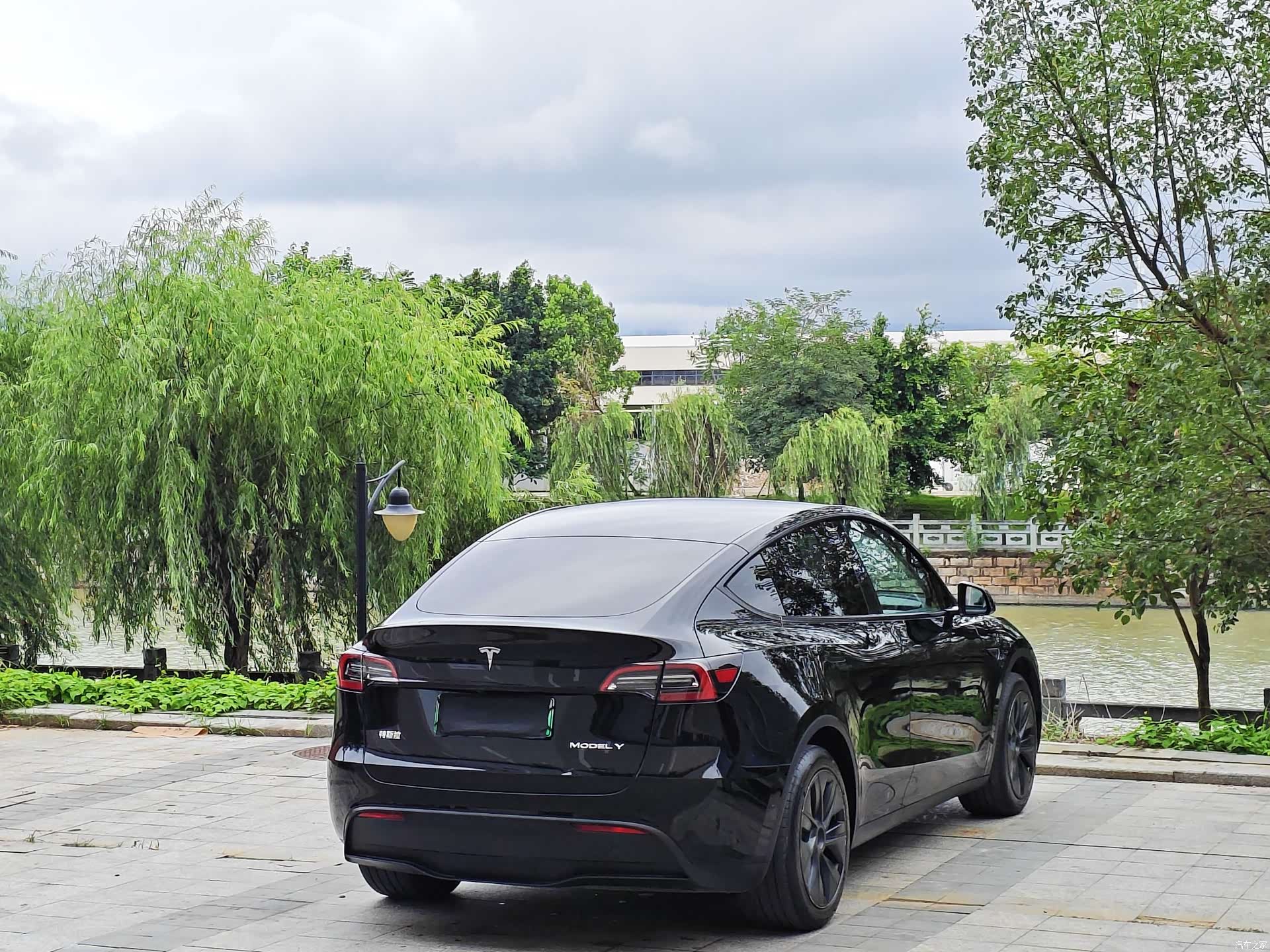 Tesla Model Y, 2023 19