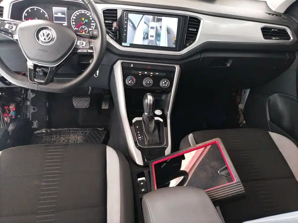 Volkswagen T-ROC exploring Songs