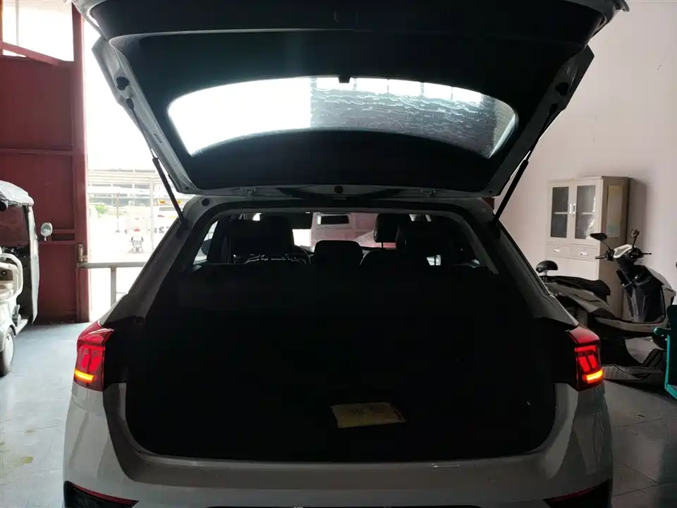 Volkswagen T-ROC exploring Songs